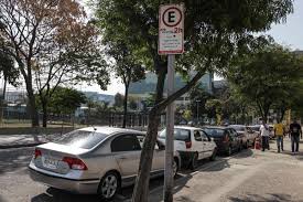 Fim dos flanelinhas? Pagamento só por app? Saiba como funcionará o novo sistema de estacionamento de rua no Rio