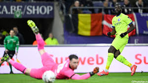 LIVE - Meteen actie en animo! Bertaccini zorgt voor gevaarlijke kopbal, Gent op de tegenaanval