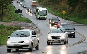 Resultado de imagem para carro com farol ligado