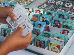 Com sucesso de figurinhas da Copa, vendas do setor de livros e jornais disparam 15,2%