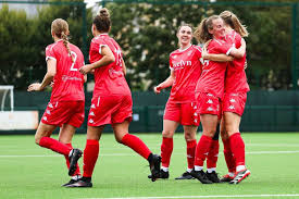 Histórico Debut: Jersey Bulls Women Aplasta 7-0 a Old Tiffinians - Imagen principal del artículo