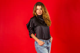 Alinne Moraes celebra maldades de Vanessa em Por Você: 'Me divirto mesmo é com as vilãs'
