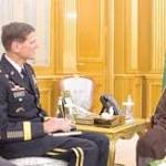 نائب خادم الحرمين الشريفين يلتقي