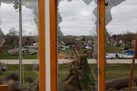 Residents show up to help in aftermath of Rochester area tornadoes