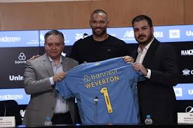 Grêmio define plano para estreia de Weverton