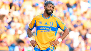 Guido Pizarro habla de la falta de gol de Rodrigo Aguirre