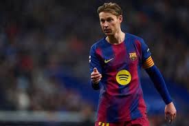 Frenkie de Jong retorna ao time titular do FC Barcelona para o jogo fora de casa contra o Real Sociedad, após ser suspenso.