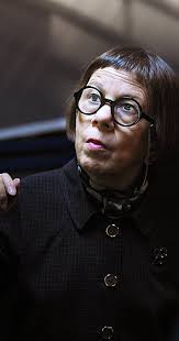 Linda Hunt - Biography - IMDb via Relatably.com