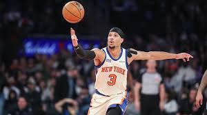 Watch Knicks’ Josh Hart absolutely cook Benny the Bull in air hockey