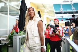 Serena Williams celebrates Lewis Hamilton after milestone Ferrari F1 win