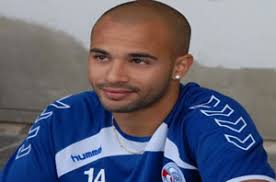 Ali-azouz Mathlouthi; Club Africain de Tunis - Africa Top Sports. Ali-Azouz M. signe au club africain Tunisie - Ali-Azouz_M._signe_au_club_africain