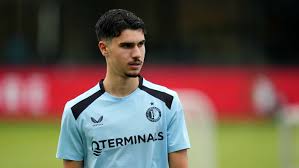 Shaqueel van Persie voor het eerst sinds het ontslag van zijn vader weer in de wedstrijdselectie van Feyenoord