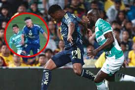 ¡Cayó noqueado! Así fue el choque de cabezas que preocupó a todos en el Santos vs América (VIDEO)