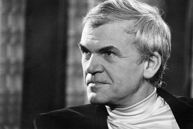 Milan Kundera, autor de "A Insustentável Leveza do Ser", morre aos 94 anos