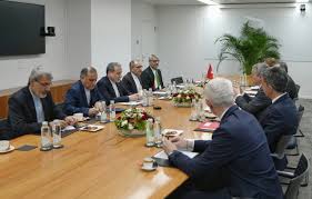 پیام وزیر خارجه سوئیس پس از دیدار با عراقچی/ عکس