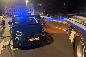 Gestolen wagen botst tijdens achtervolging door politie in Gent: vier inzittenden gearresteerd