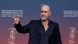 "On envoie des jeunes de 18 ans à la mort" : le coup de gueule d’Eric Cantona contre Donald Trump et les dirigeants qui s’engagent dans des guerres