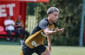 Da Copinha ao profissional: joia do São Paulo ganha espaço e chama atenção