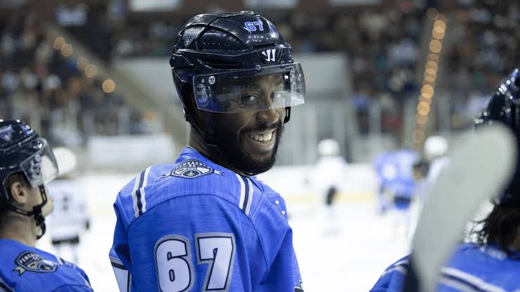 Forward Malik Johnson Returns For 2023-24 Season