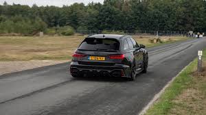 Audi RS6: Brutale Beschleunigung auf leerer Straße