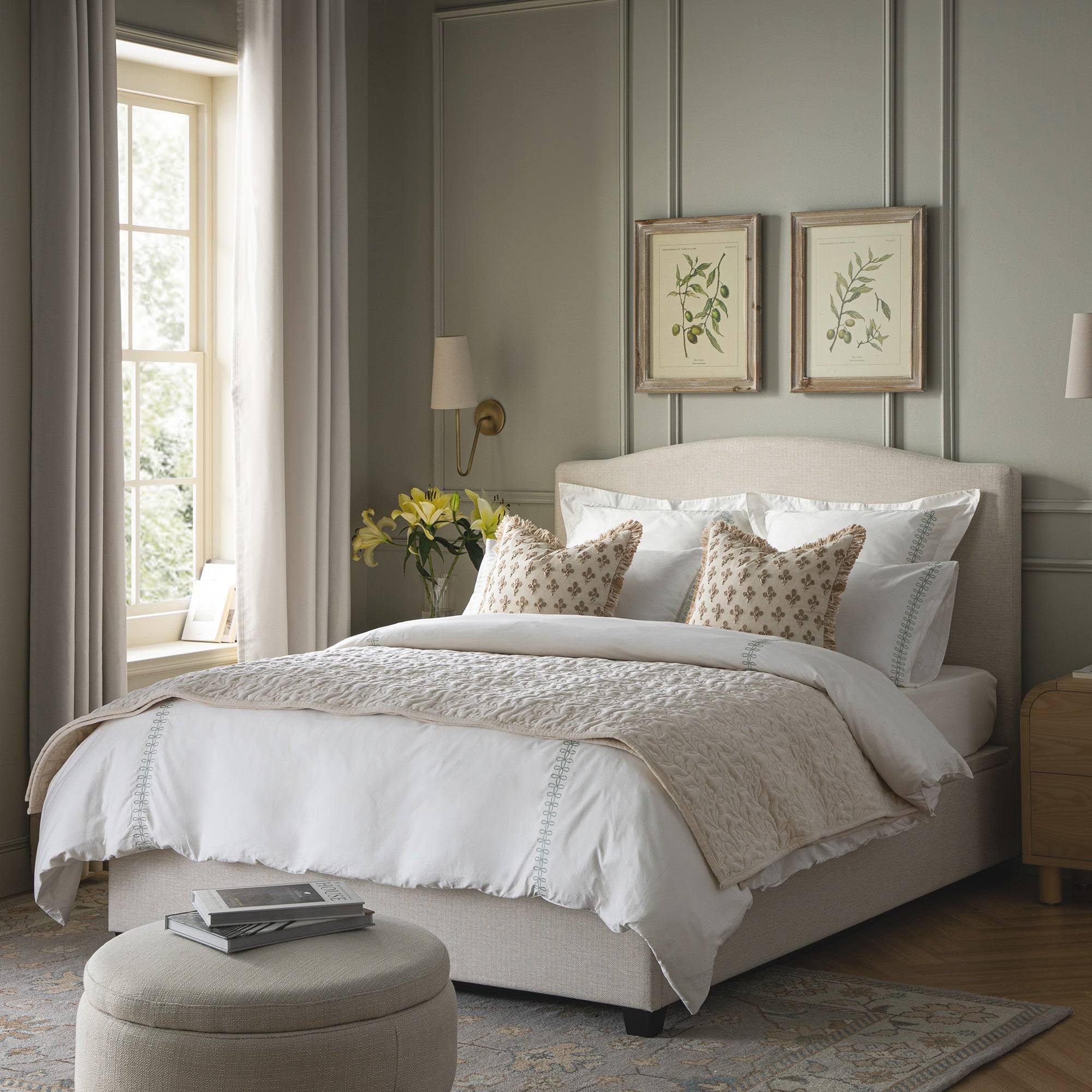 Daals Chilworth Upholstered Ottoman Storage Bed