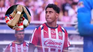 Luis Romo aclara por qué cedió penal a Chicharito