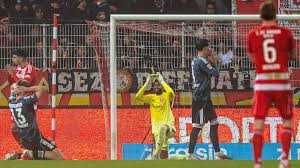 Riera jubelt beim Debüt nur kurz: Querfeld nutzt Höjlunds Aussetzer