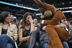 Look for these celebrity Spurs fans during the NBA Finals