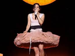 KIJK. Rosalía haalt Jennifer Heylen op podium voor ‘biecht’