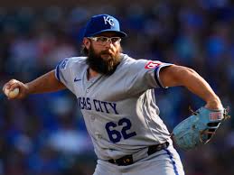 From Uber driver to the majors again: Former Twins pitcher Randy Dobnak returns with Royals
