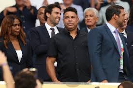 Após eliminação, Ronaldo critica 'erros' de Ancelotti e afirma que Vini Jr. precisa assumir responsabilidade