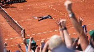 Adolescente cita inspiração em Alcaraz após vitória épica em Roland Garros