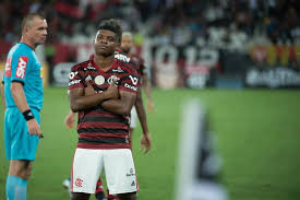 Vila Nova negocia com atacante formado pelo Flamengo
