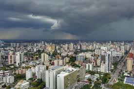 Depois de quarta quente, chuva retorna ao Paraná na quinta; veja a previsão
