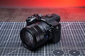 Sony RX10 V: The $1,800 Superzoom That Outperforms Your DSLR, But Is It Worth It?