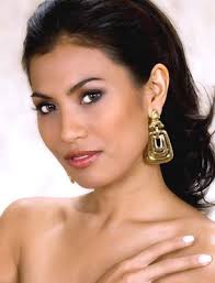 Lia Andrea Ramos, Bb. Pilipinas-Universe 2006. Image Anna Theresa Licaros, BB. Pilipinas Universe 2007 - liaandrearamos2006