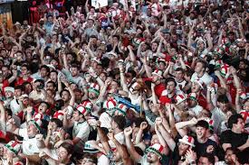 Impulsionada pela torcida inglesa na Copa, "Wonderwall", do Oasis, alcança topo do Spotify Global