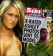Girl No2 ... star sent nude pics to model Sonia Wild. &quot;They both had quite a bit to drink and were in high spirits. They went on to the Amber nightclub, ... - SNN2004_3__990692a