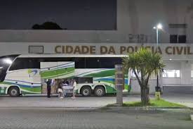 Polícia apreende no RJ mil canetas emagrecedoras ilegais em ônibus do Paraguai