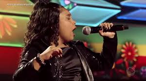 Voz potente! Becca Moretti dá show com canção de Raul Seixas na abertura do Canta Comigo Teen 6