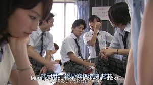 The students are still desperate for Onizuka (AKIRA)&#39;s demise, and keep pressing Murai Kunio (Morimoto Shintaro) to do what he “normally does.” - vlcsnap-0001014