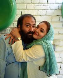 ویدیو کوتاه علی اوجی ویژه برای همسرش، نرگس محمدی/ چه ساحل باصفایی!