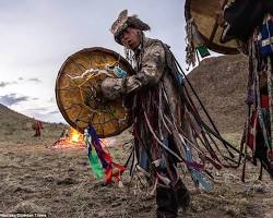 Siberian shaman ceremony ritual Lake Baikal Tuva Altai costume drum traditional, δημιουργία από AI