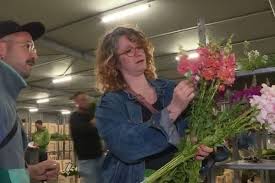 "C’est la pleine saison de toutes les jolies fleurs de printemps" : les fleuristes en effervescence avant le 1er mai