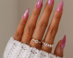 Image de Holographic Pink Almond Nails