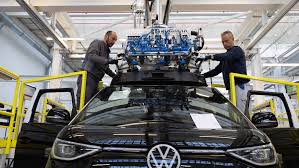 Volkswagen planea cerrar cuatro plantas en Alemania y despedir a 100.000 trabajadores en todo el mundo
