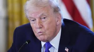 Trump threatens Greenland and Iran at meeting with oil bosses on Venezuela – US politics live