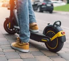 Cities Issue Warning for E-Bikes and Scooter Riders