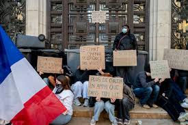 La mobilisation étudiante continue, mais reste freinée par les fermetures administratives des universités — Le Monde.fr