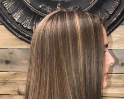 Image de Straight brown hair with highlights